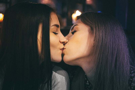 3 Theories Behind Why We Kiss