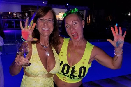 Carol and Ladydee at glow party – HedoKamasutra 2018