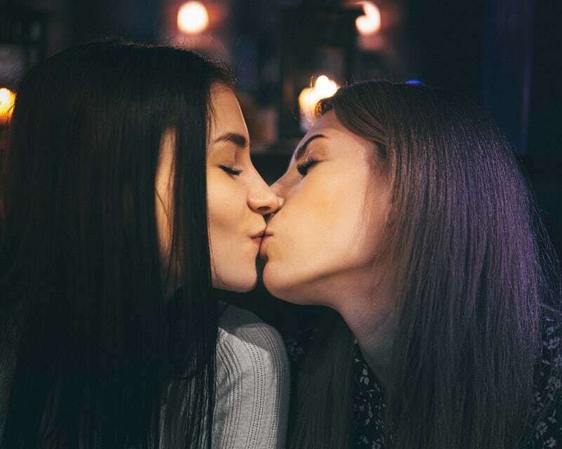 3 Theories Behind Why We Kiss
